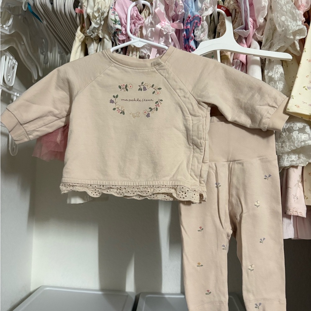 H&M blush pink floral sweater and legging set 0-3 months